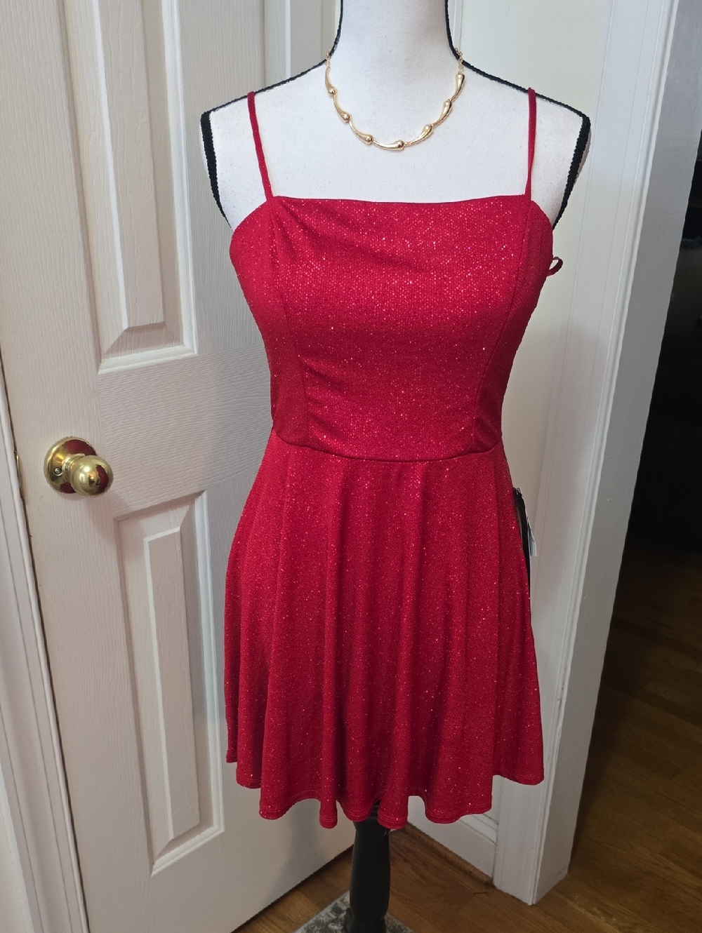 B. SMART BRAND WOMEN'S RED SPARKLY PARTY DRESS SIZE 6